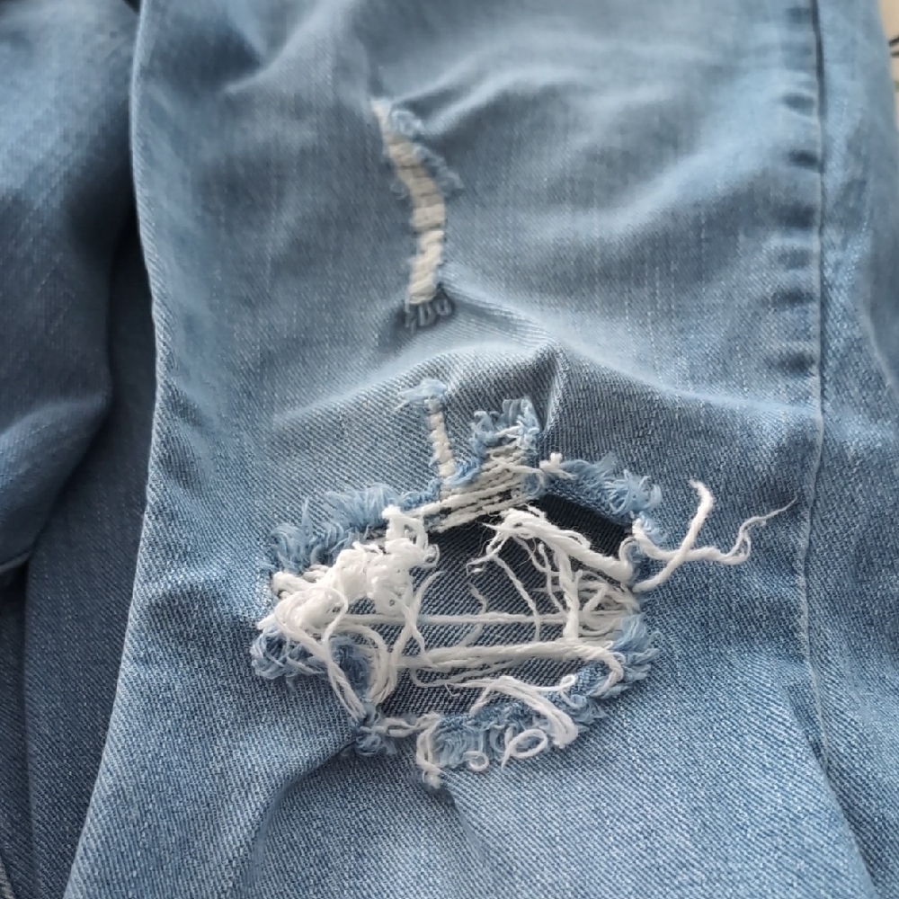 EUC Lee Distressed Flare Jeans Women's 6 - Picture 4 of 7